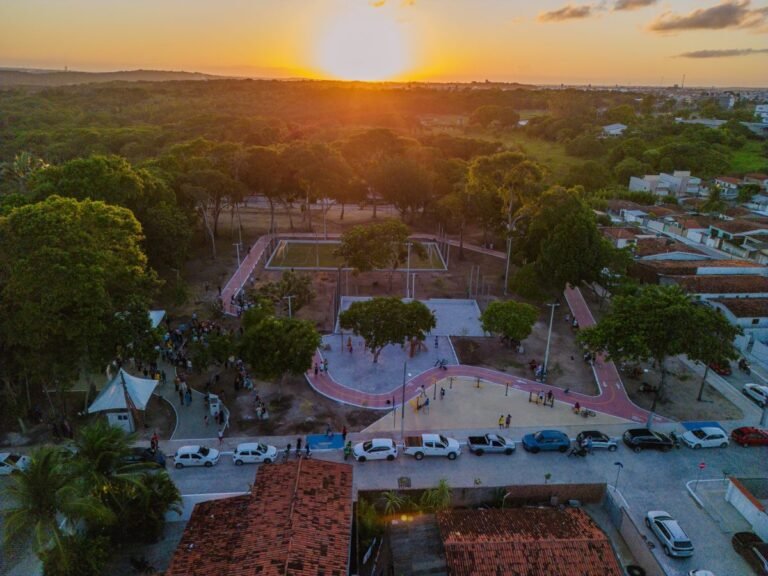 Com 17 praças concluídas e 14 em execução, Prefeitura investe em espaços de lazer e convivência para a população