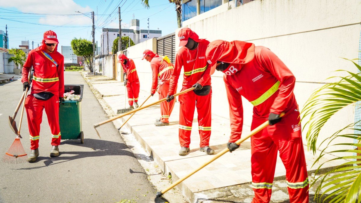 Emlur atende 10 bairros com serviços de roço e capinação nesta quinta-feira