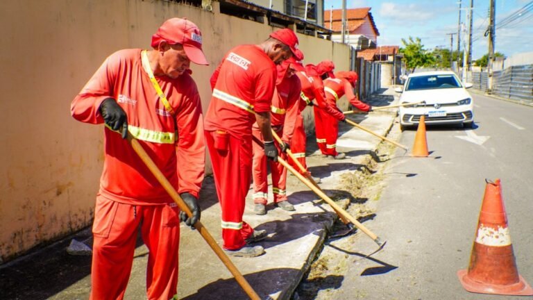 Emlur executa serviços de limpeza e conservação em 11 bairros da Capital