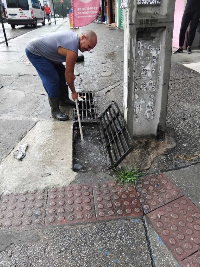 Equipes da Seinfra executam serviços de manutenção em 40 bairros