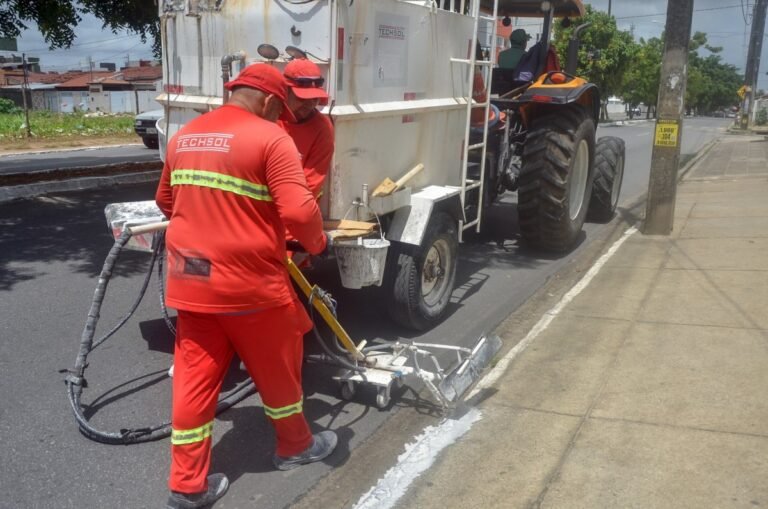 Nove bairros recebem serviços da Emlur de limpeza e conservação
