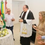 Prefeito e primeira-dama recebem imagem de Nossa Senhora das Neves no Centro Administrativo Municipal