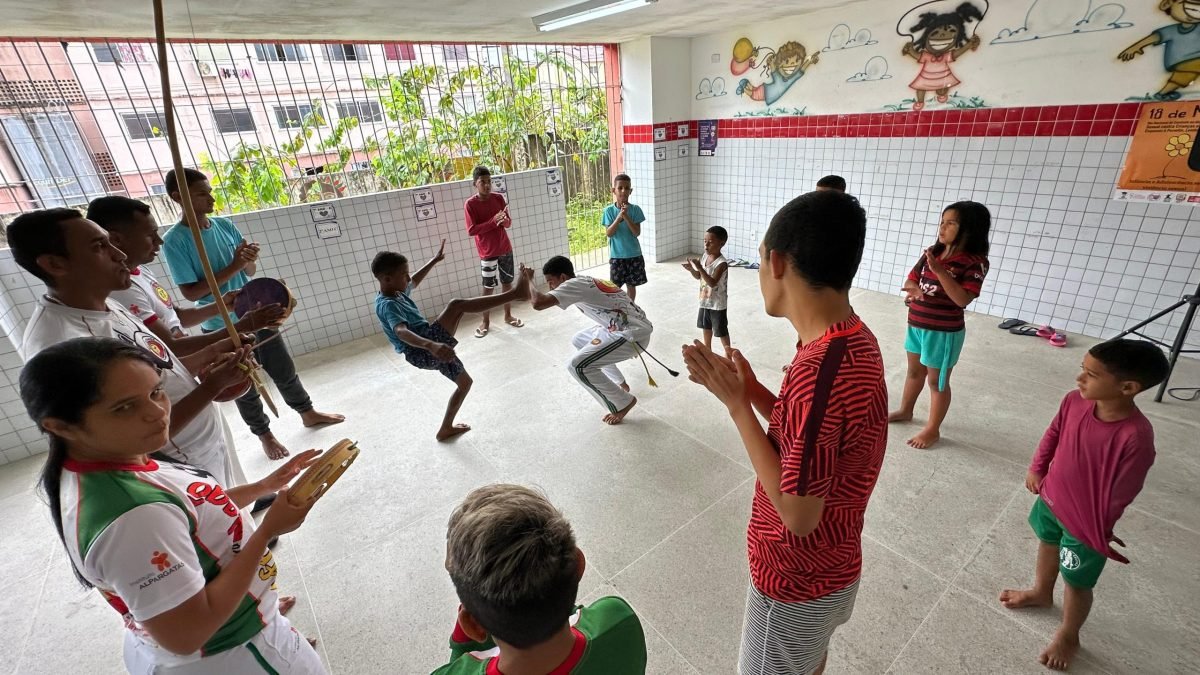 Prefeitura promove colônia de férias e jovens do Vista Alegre participam de oficina de capoeira