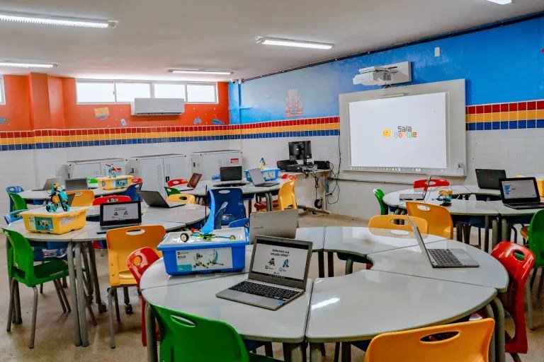 Prefeitura realiza treinamento prático de competências digitais para servidores da Educação
