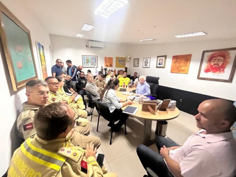 Prefeitura reúne órgãos de segurança para discutir ações integradas durante Festa das Neves