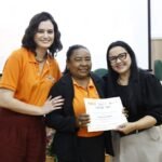 Programa ‘Mulheres Mil’ entrega certificados para concluintes do curso de recepcionista