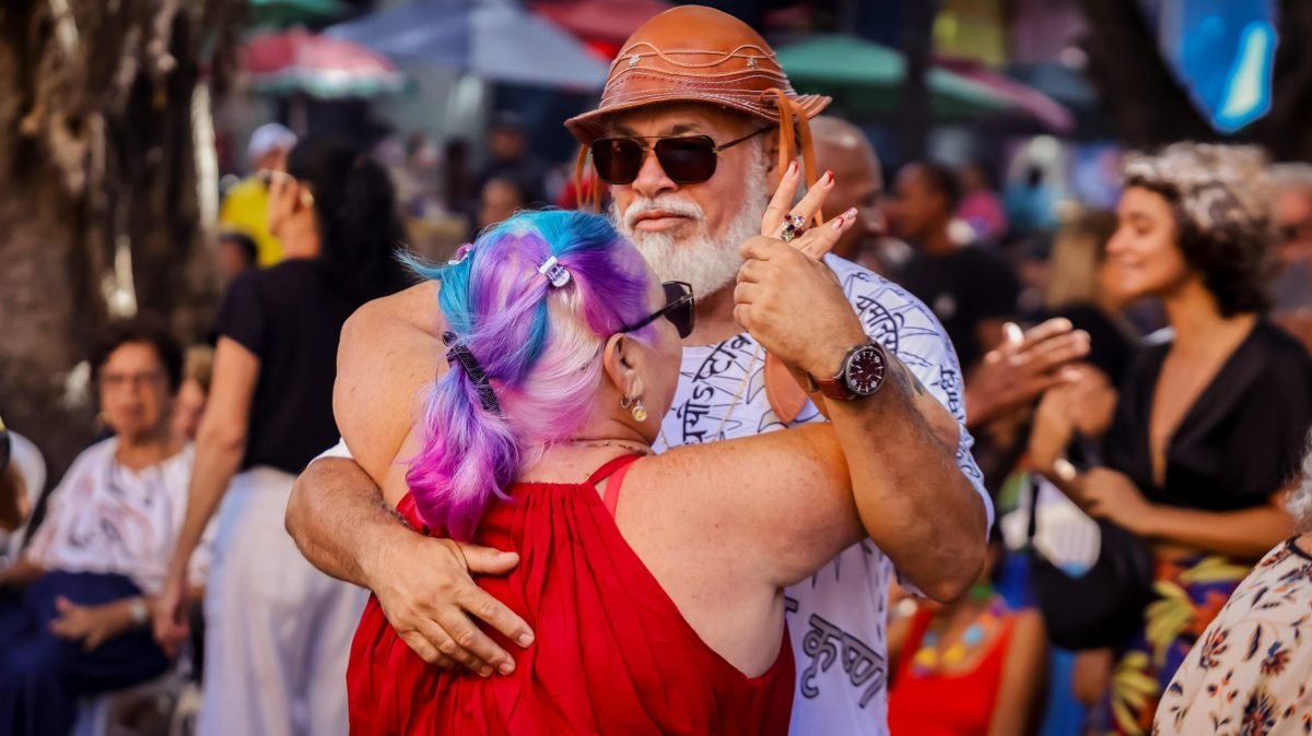 Saxofonista Chico Lopes é atração do Sabadinho Bom