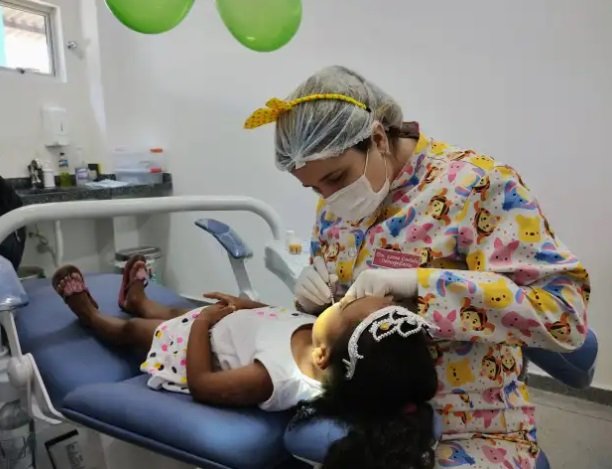 Secretaria Municipal de Saúde reforça a importância dos cuidados com a higiene bucal das crianças