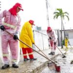 Serviços de roço e capinação da Emlur atendem moradores de 18 bairros
