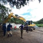 Técnicos da Semam e Seinfra removem pocilgas irregulares às margens do Rio Jaguaribe