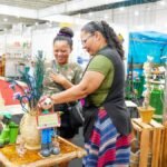 Visitantes de estande da Emlur na Multifeira Brasil Mostra Brasil se encantam com exposição