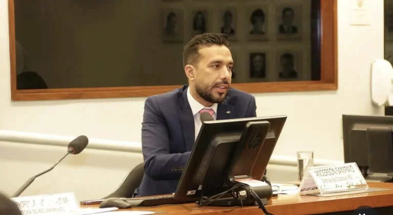 anderson wilson sampaio, paraibano, assume chefia da assessoria especial de assuntos técnicos do ministério do turismo, menos de 1 mês após saída do fnde