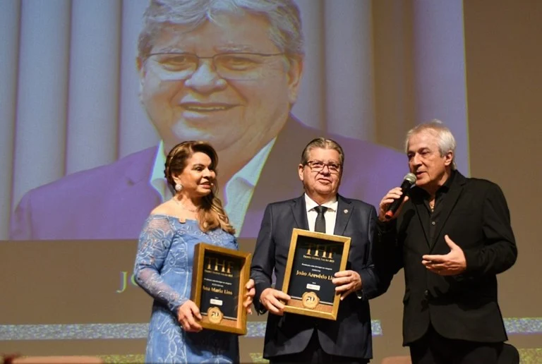 troféu heitor falcão 26ª edição: joão azevêdo e ana maria lins recebem homenagem por gestão pública e ação social, e projeto do artesanato é destaque