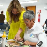 10 artesãos em qualificação para reprodução fotográfica em mosaico com wilson luiz