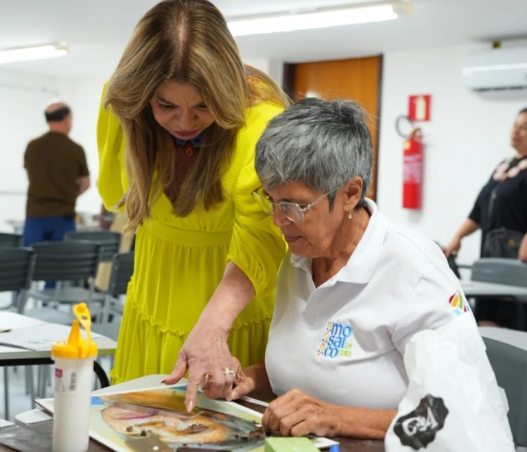 10 artesãos em qualificação para reprodução fotográfica em mosaico com wilson luiz