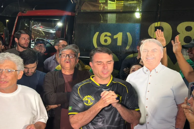 psol protocola notícia crime contra flávio bolsonaro por incitação ao crime em brasília