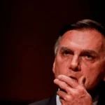 bolsonaro relata surto, nega intenção de fuga, prisão é mantida e michelle pode visitar