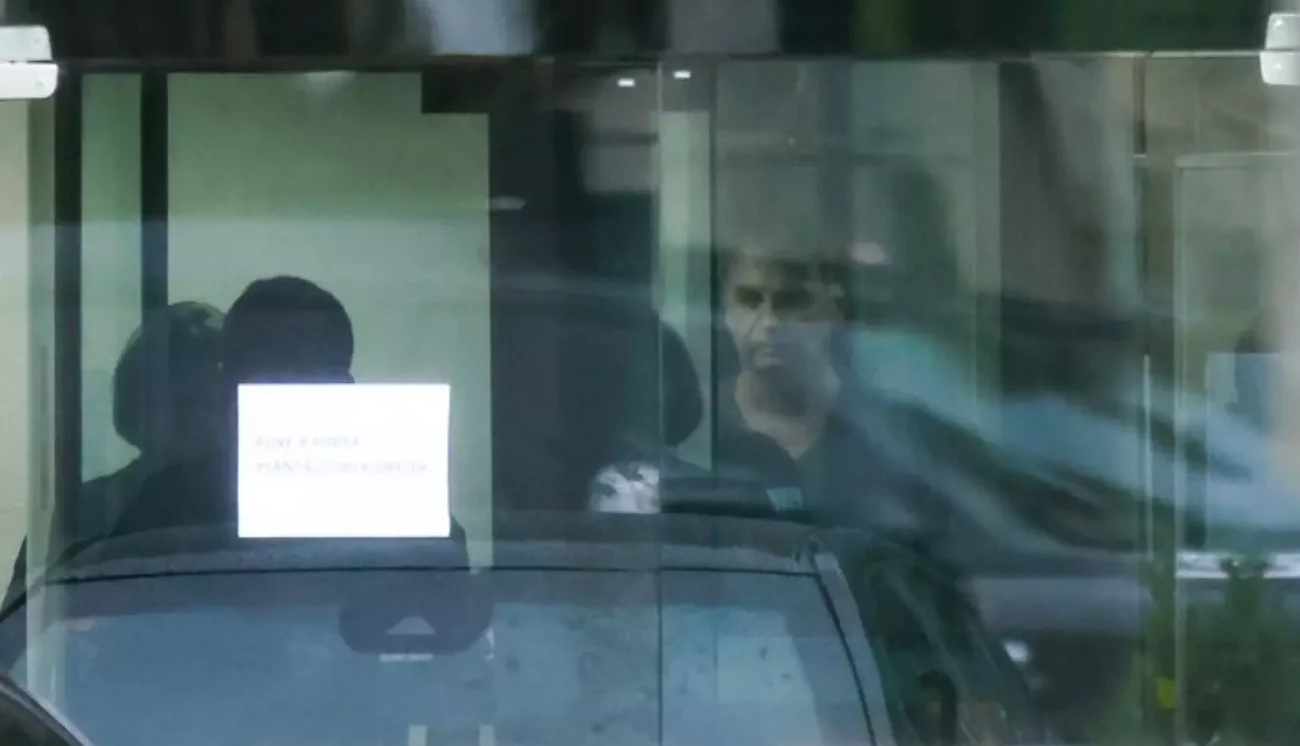 bolsonaro recebe visita de michelle na pf, se despede na saída; prisão de 27 anos mantida