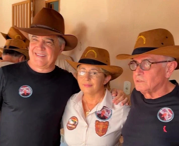 leninha romão em cavalgada com cícero lucena em uiraúna, fotos e sinais políticos