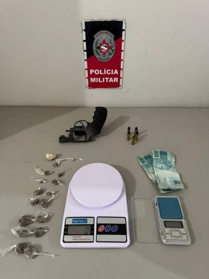 pm prende três suspeitos com arma e drogas em lucena, pb