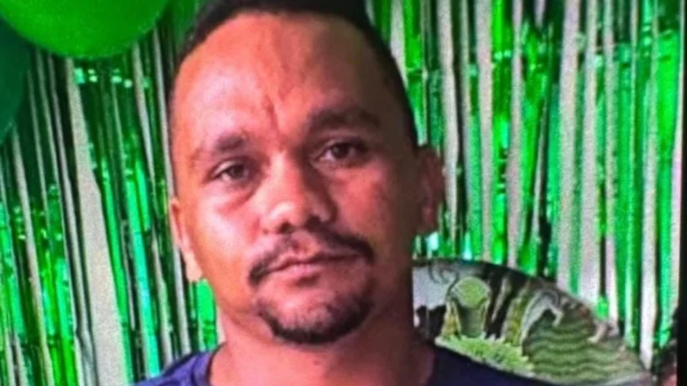 suspeito preso em pe por matar ex esposa e ferir enteada