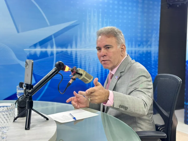 queiroga critica aproximação de cícero lucena e pedro cunha lima