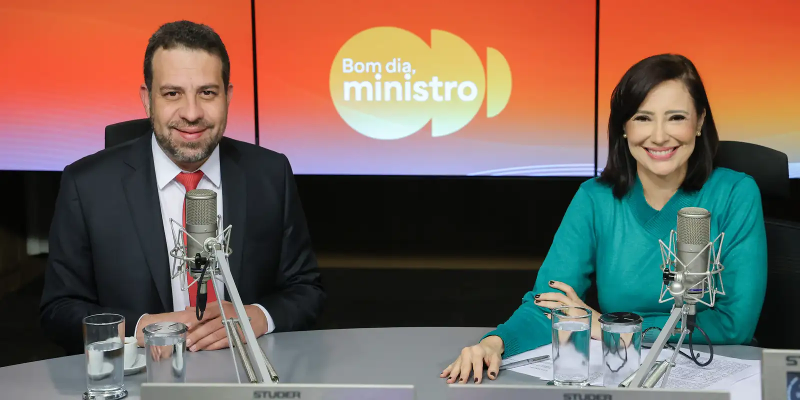 fim da escala 6x1 pode ter transição para micro e pequenas empresas, diz boulos