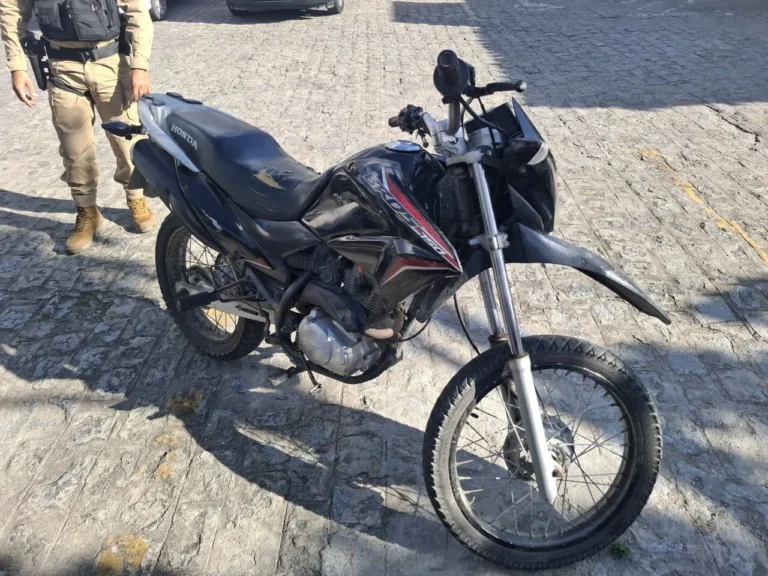 apreensão de moto com restrição de roubo em monte santo, campina grande, pela polícia