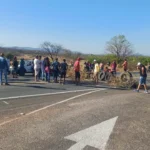 populares interditam br 230 em cajazeiras: protesto por transposição das águas do boqueirão causa 1,5km de fila