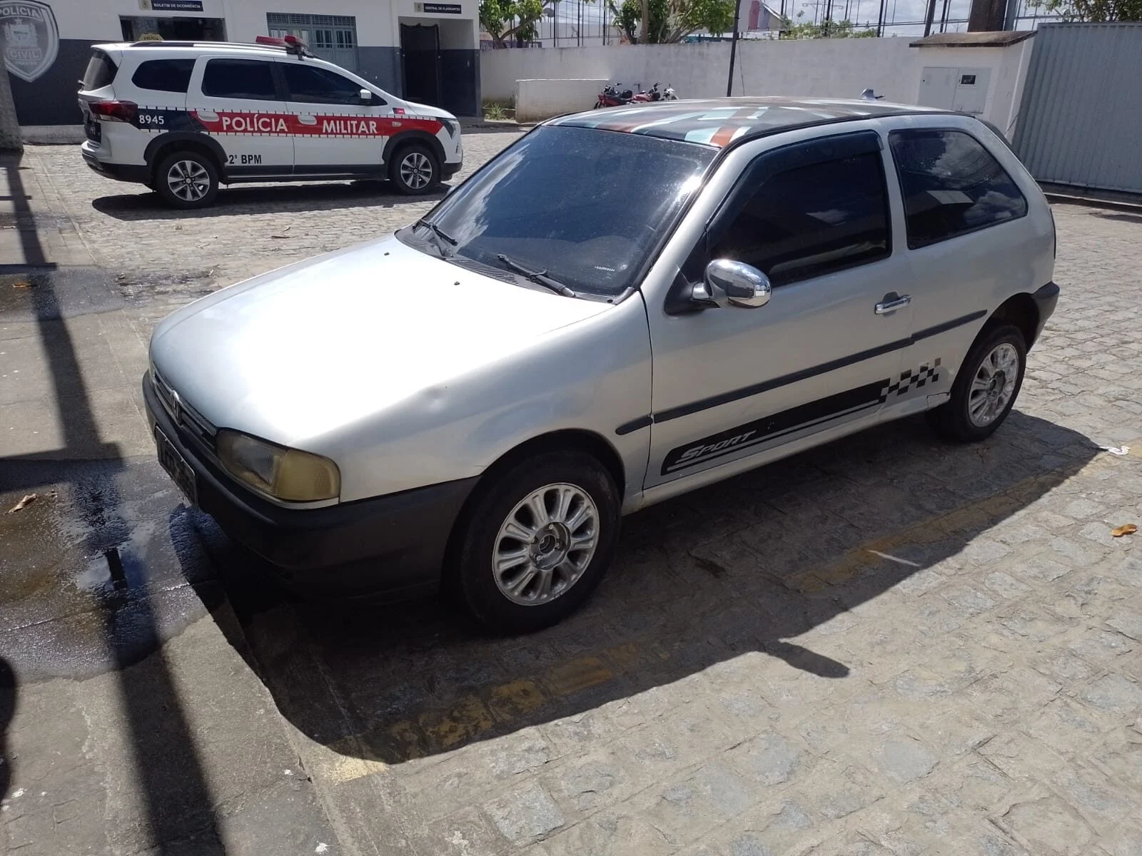 pm encontra carro usado em assalto a loja de roupas em campina grande