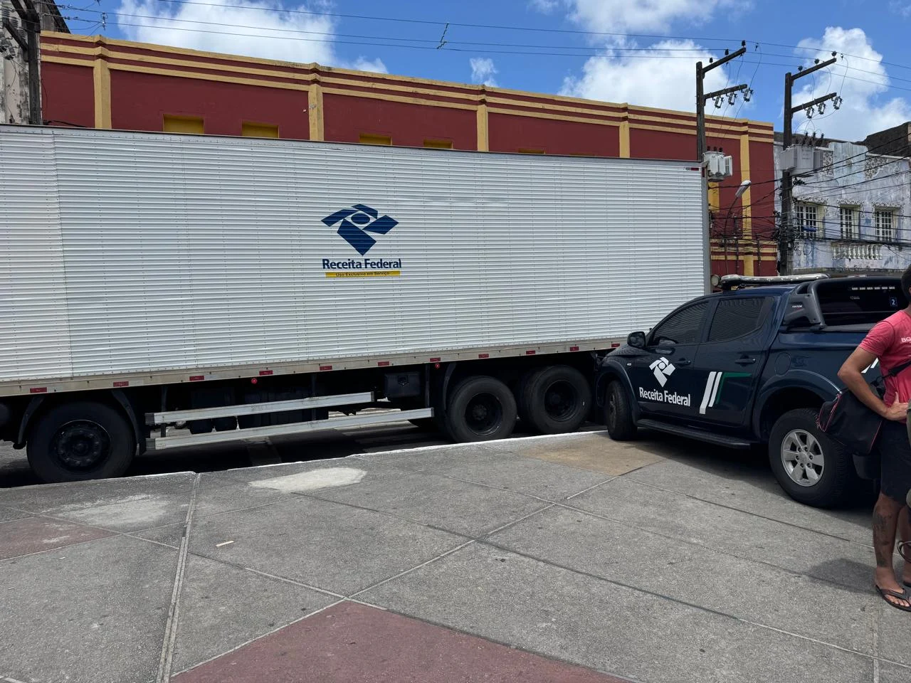 mais de 1 tonelada de eletrônicos piratas e irregulares apreendidos no centro de joão pessoa