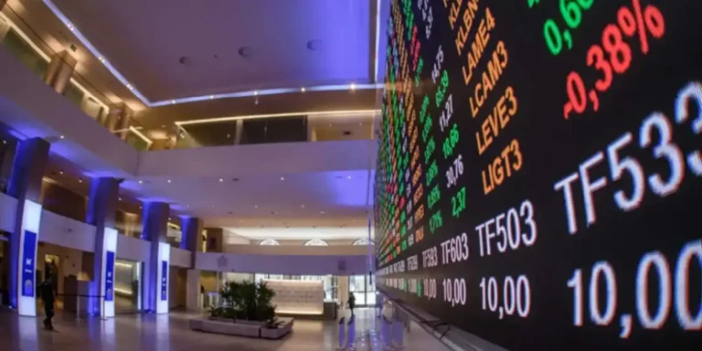 bolsa sobe 1,7%, ibovespa bate recorde e dólar recua com cenário externo