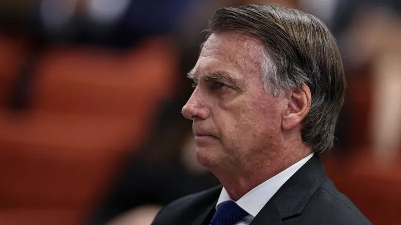 jair bolsonaro e braga netto têm prisões mantidas após audiências de custódia, 6 presos