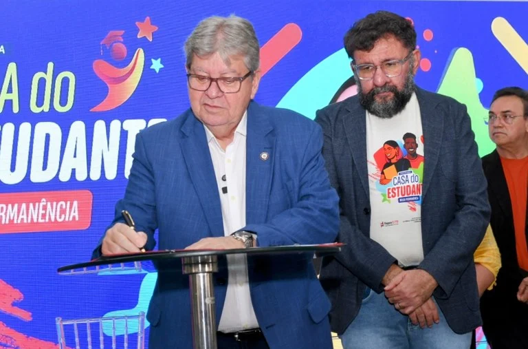 joão azevêdo lança bolsas para universitários na paraíba: r$7 mi e 720 beneficiados