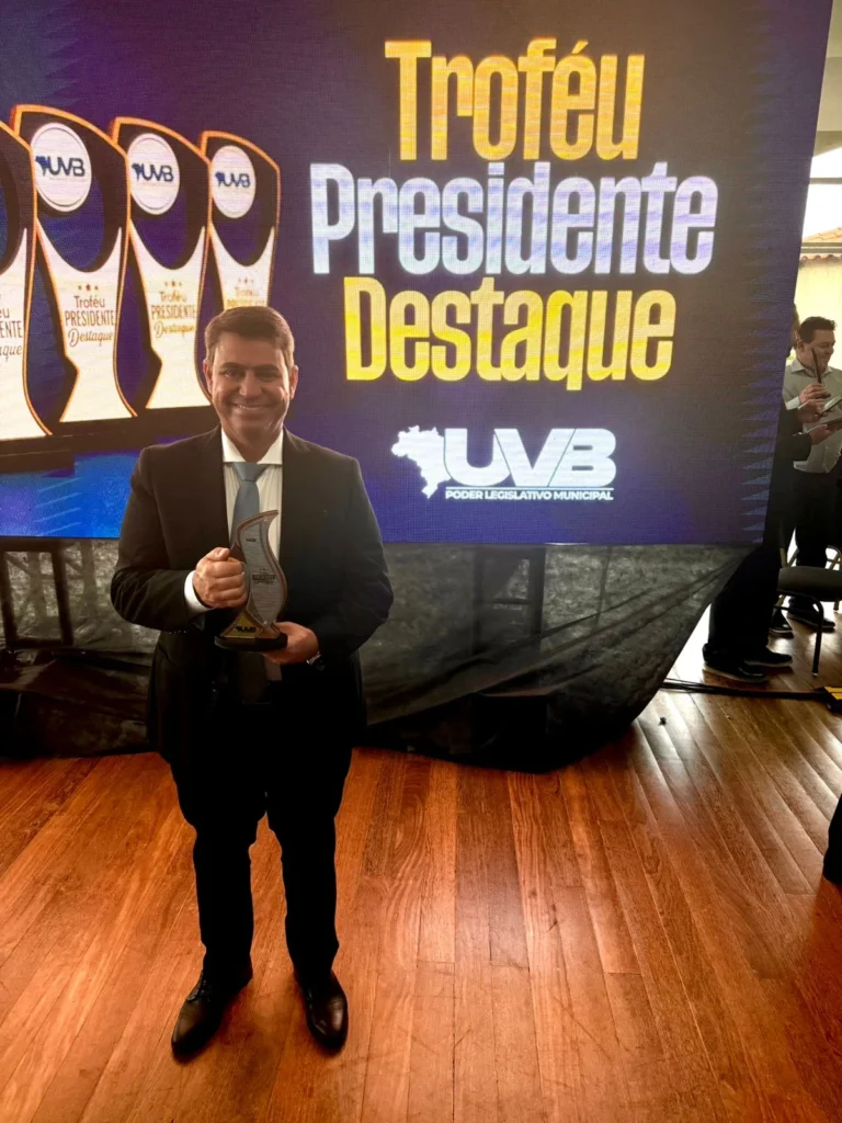 dinho dowsley recebe troféu destaque nacional da uvb entre vereadores do país