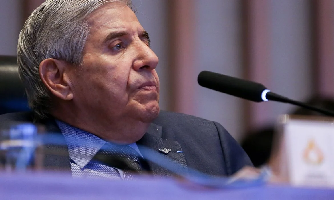 pgr apoia prisão domiciliar para augusto heleno, 78, condenado a 21 anos pelo stf