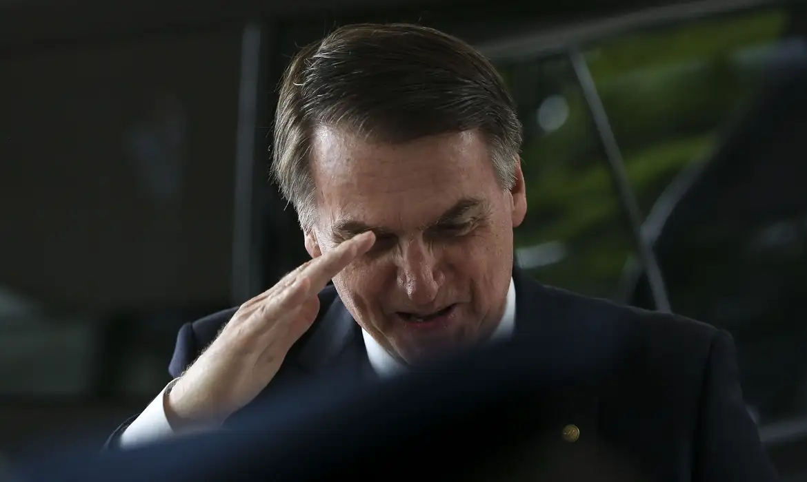 defesa de bolsonaro pede nova prisão domiciliar e usa collor como precedente