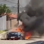 vídeo chocante: carro é completamente destruído por incêndio no valentina, em joão pessoa