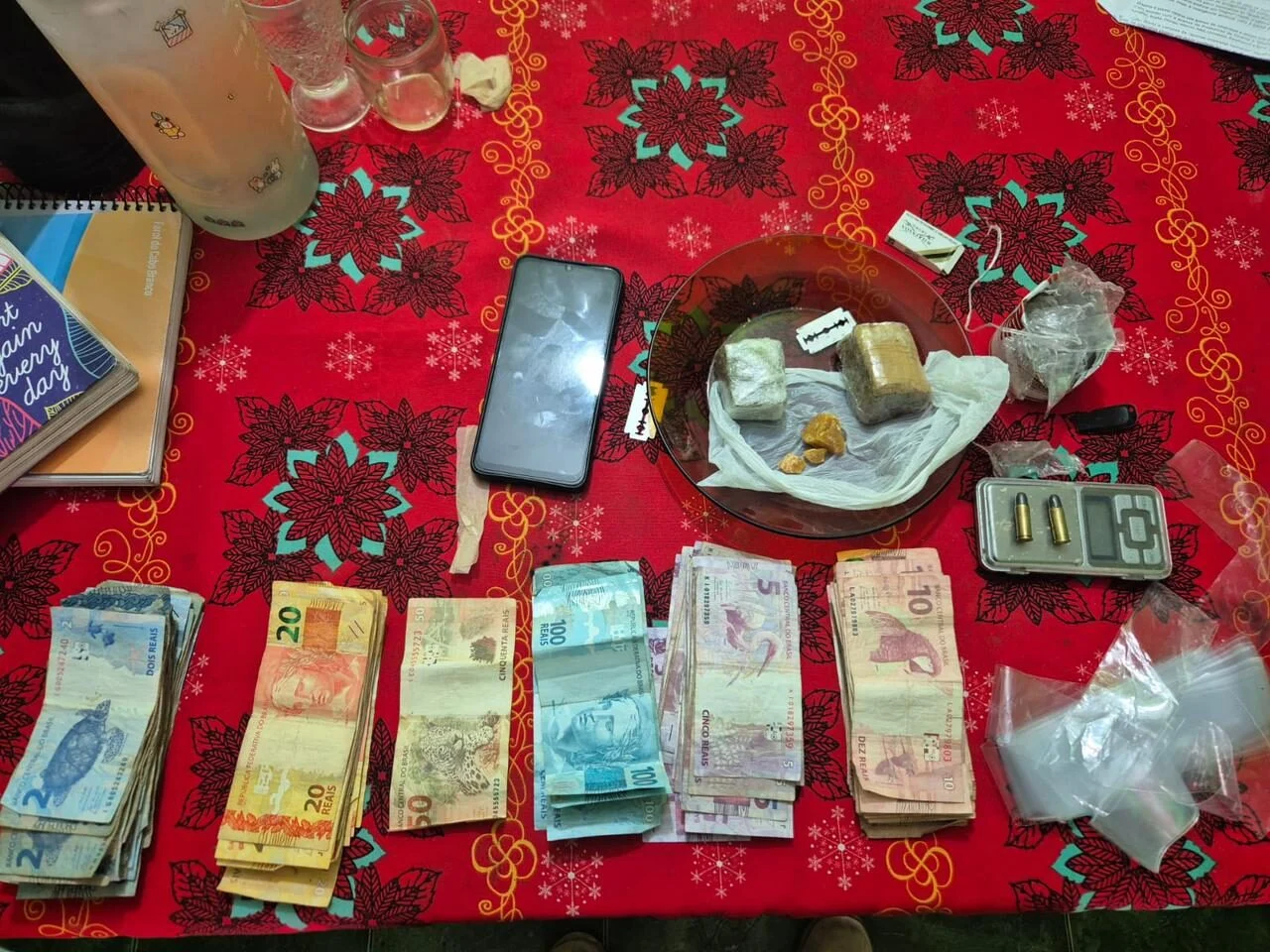 3 suspeitos de tráfico presos em cuité/pb, apreensões incluem drogas e dinheiro