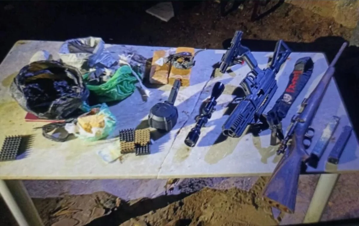 cabedelo: homem detido com 3 armas, fuzil, submetralhadora e pistola apreendidos