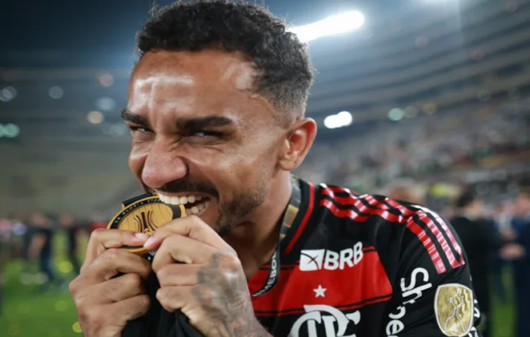 danilo, filho de caminhoneiro, faz história e brilha no panteão de ídolos do flamengo na libertadores