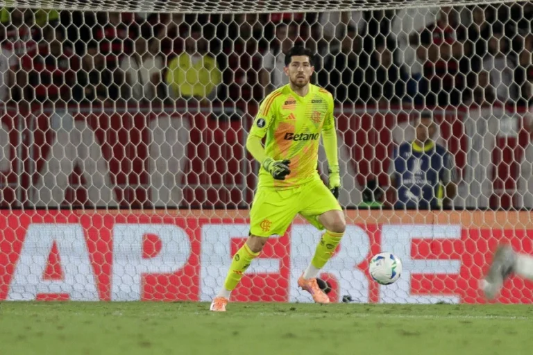 rossi, o goleiro herói: protagonista no tetracampeonato da libertadores do flamengo