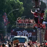festa do tetra do flamengo no rio termina em confusão com a pm