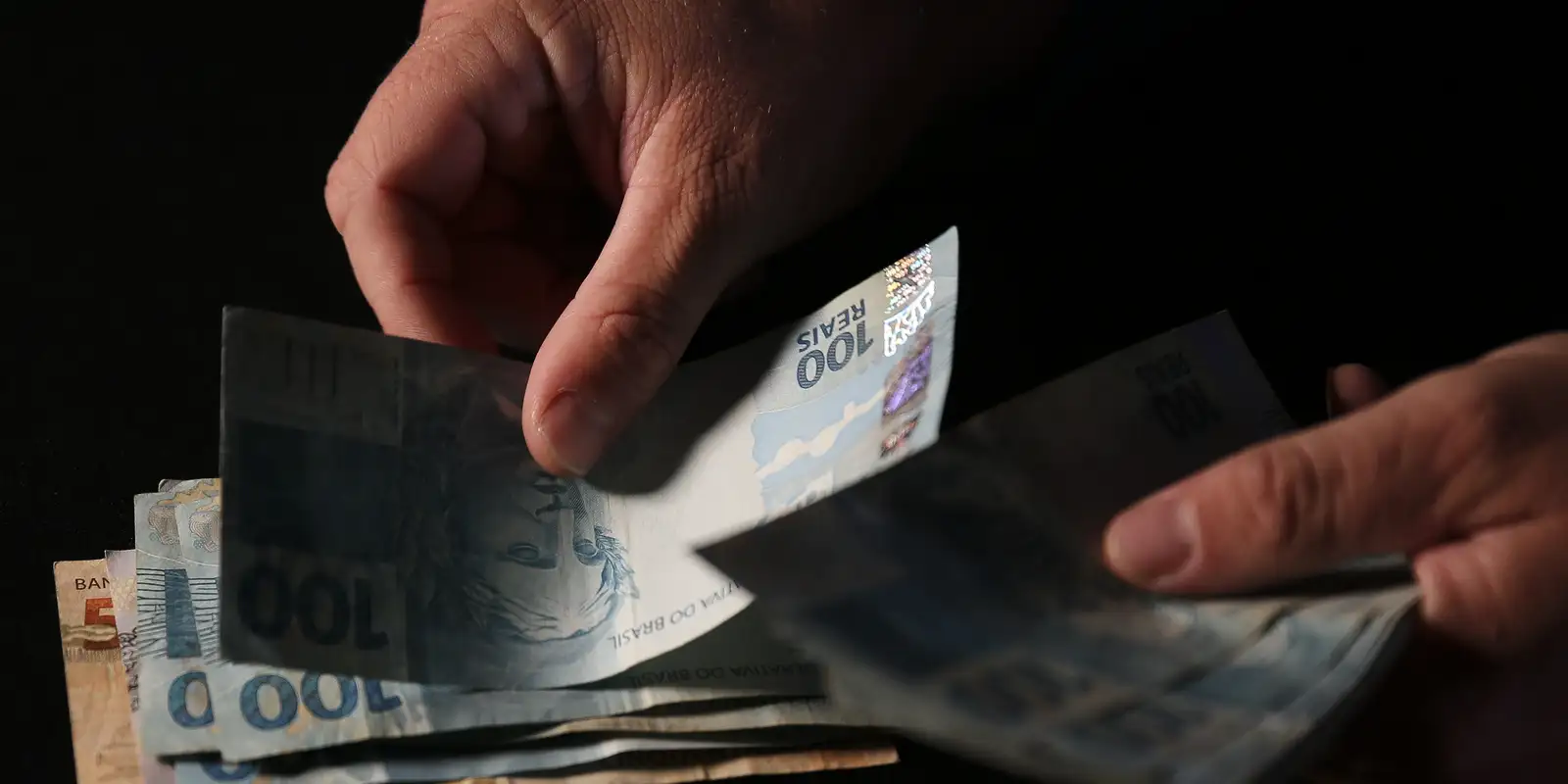 mercado reduz inflação para 4,43% em 2024, meta do bc mais perto, juros selic em 15%