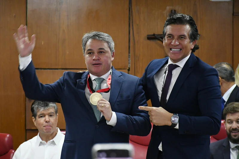 câmara de joão pessoa homenageia efraim filho com medalha cidade de joão pessoa