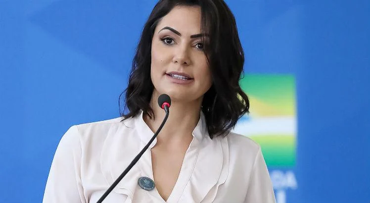 michelle bolsonaro critica aliança com ciro gomes, pl convoca reunião às pressas