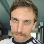 leo lins: humorista é criticado por piada sobre jovem morto por leoa