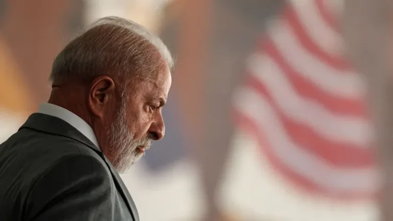 lula em declínio? desaprovação atinge 50,7% em nova pesquisa atlasintel/bloomberg