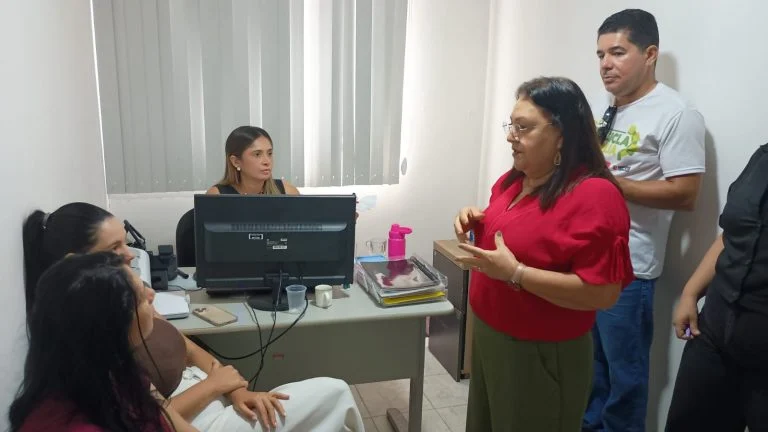 emlur lança campanha de natal 2025: doe alimentos e ajude a construir um natal mais humano