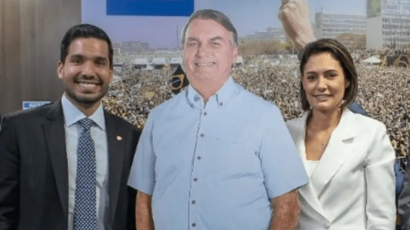 bolsonaro de papelão ganha projeção em eleições com prisão de ex presidente